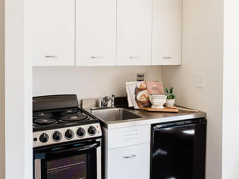 Portland Towers Apartments — Photo 20