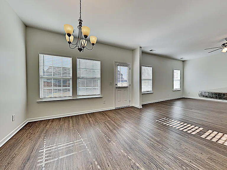 468 Whispering Breeze Ln — Photo 3