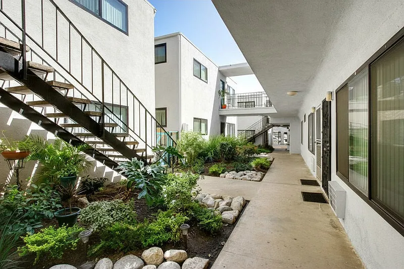Castillian Apartments — Photo 3