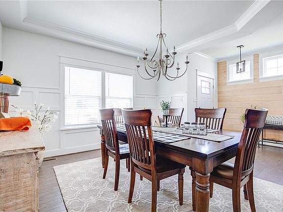 5th image of 9561 Thornecrest Dr