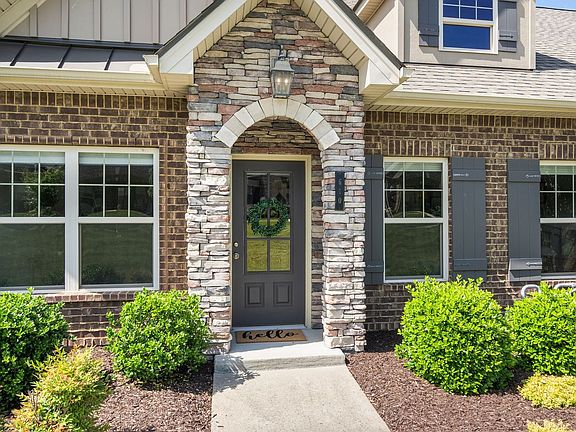 5th image of 610 Weybridge Dr