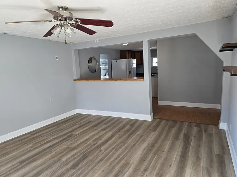 5260 Midway Dr — Photo 3
