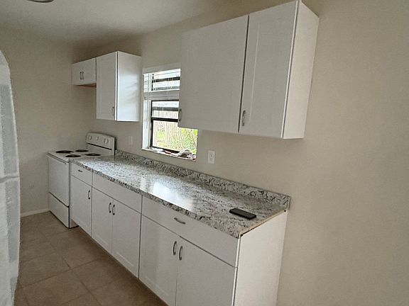 New kitchen cabinets & countertops