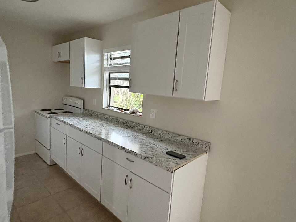New kitchen cabinets & countertops