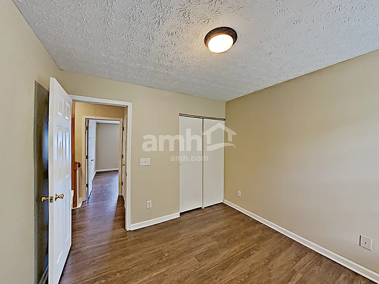 214 Oak Grove Ln — Photo 7