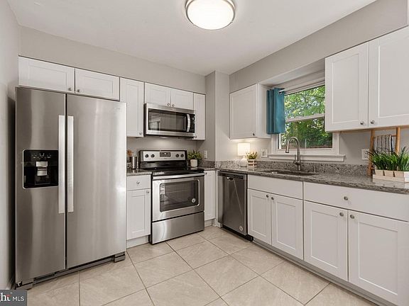 2nd image of 4058 Hanson Oaks Dr