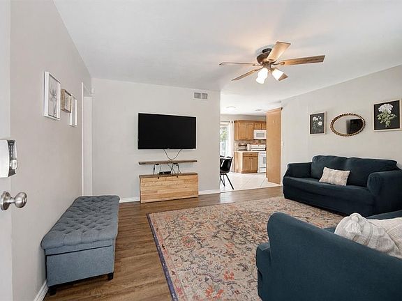 4th image of 2621 N Redmond Ave