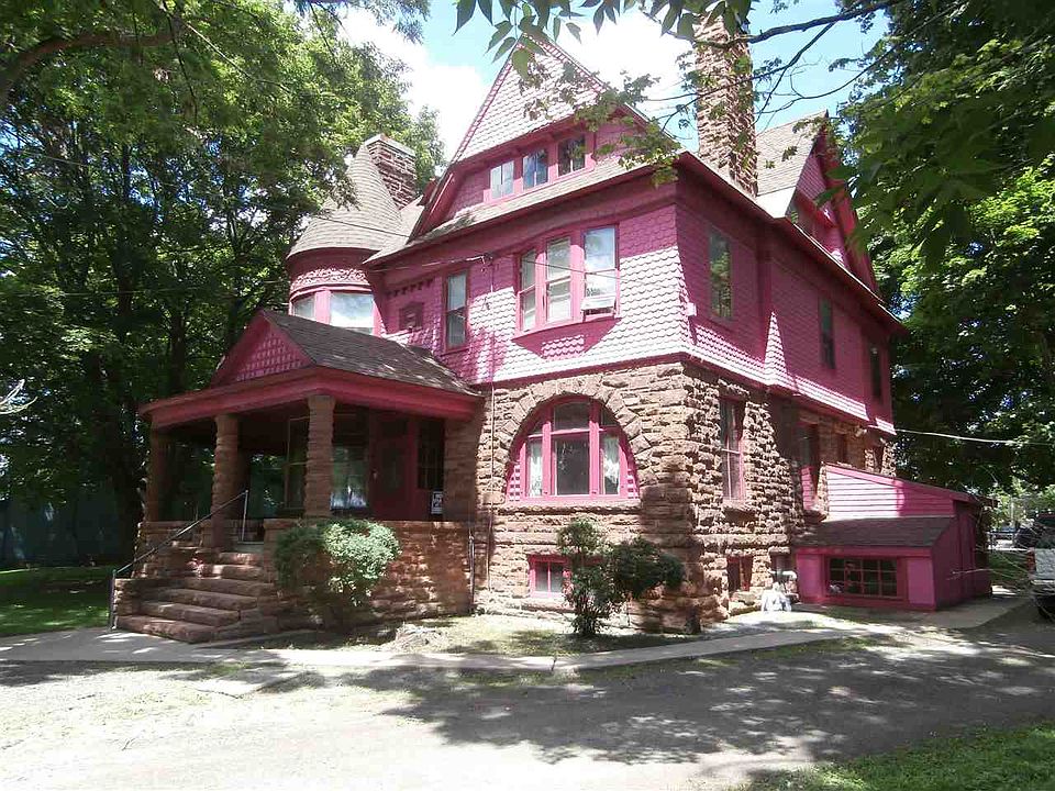 1st image of 522 Crescent St