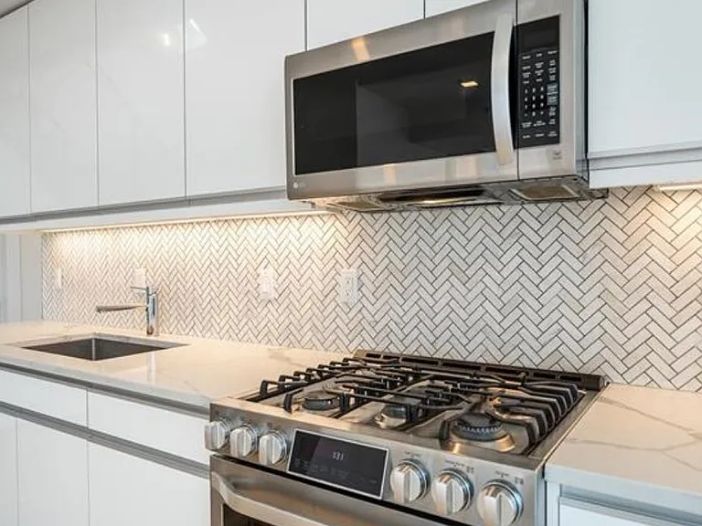 1101 Grand St #302 — Photo 18