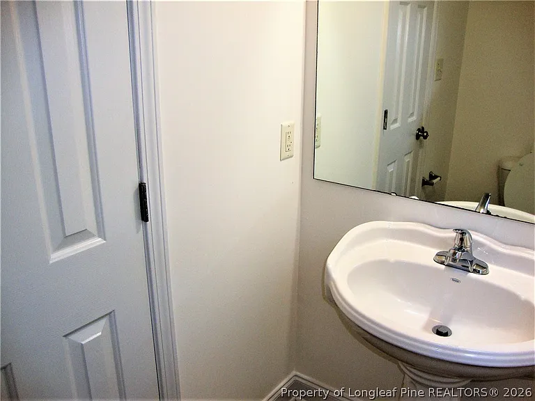 1607 Silver Ridge Ct — Photo 6