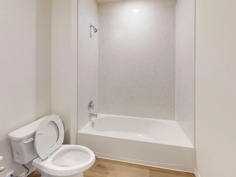 3941 Oak Creek Cir — Photo 19