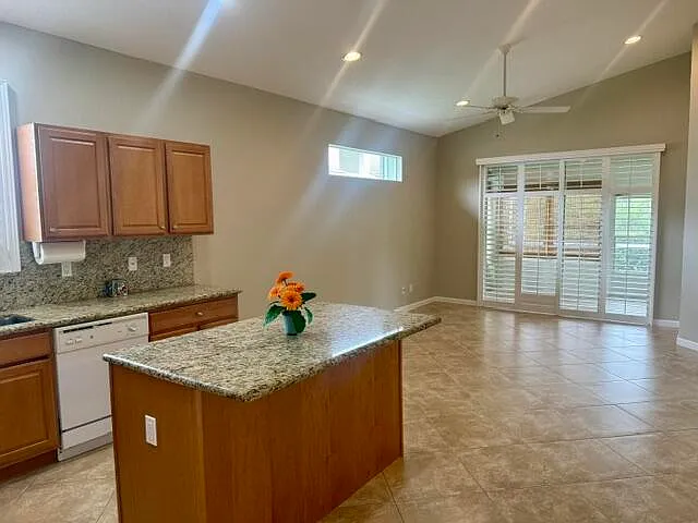 4645 SE Bridgetown Ct — Photo 5