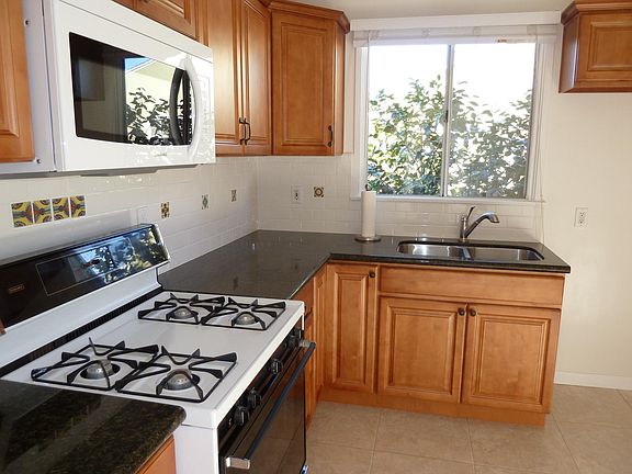 3rd image of 1211 1/2 Kenwood St #T1vedk8cs