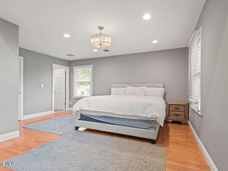 250 Alpern Ave — Photo 24