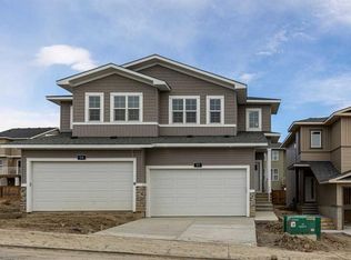 90 SW Heritage Cir, Cochrane, AB T4C3G9