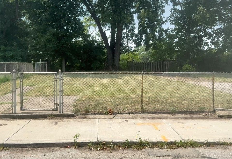 1st image of 2566 W 27th St