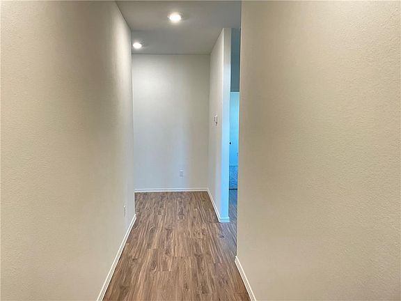 2nd image of 604 Gabriels Bluff Dr