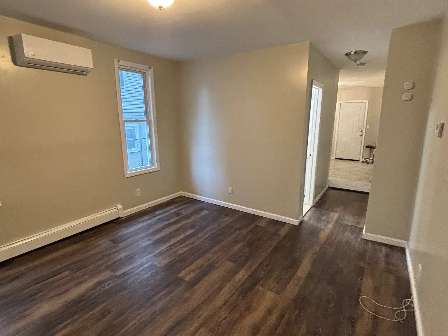 3 bed, 3400 sqft, $2,350 — Photo 2