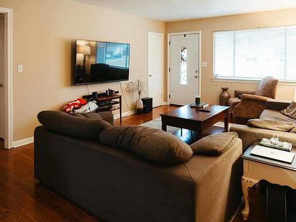 5th image of 417 Forest Glen Dr