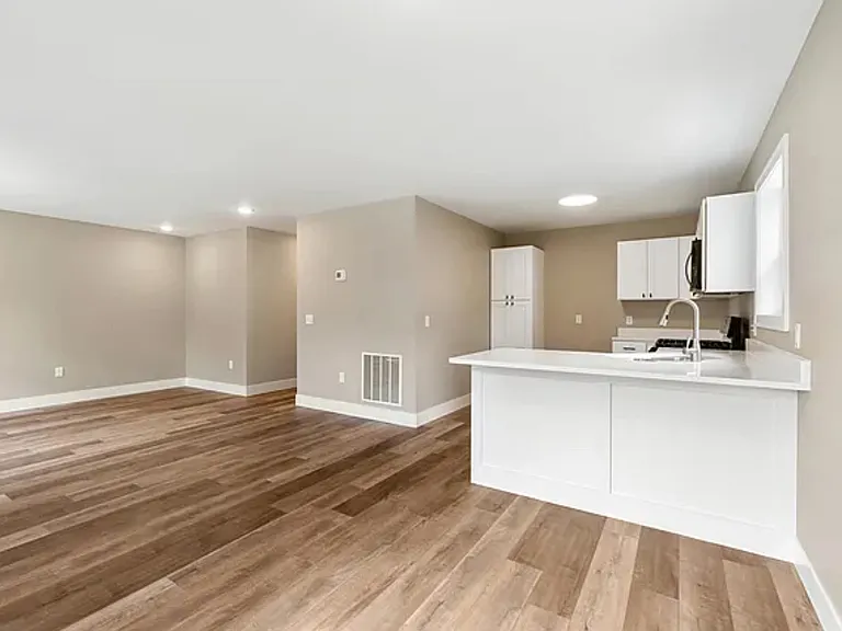 313 N Van Dorn St — Photo 3
