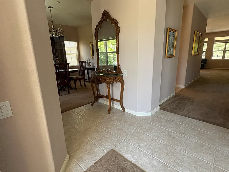 524 Golden West Dr — Photo 3
