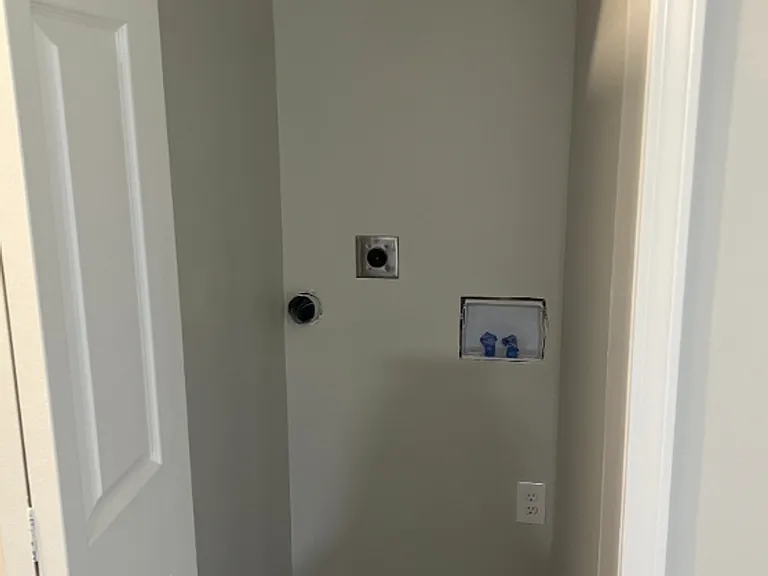 705 Hampton Dr — Photo 10