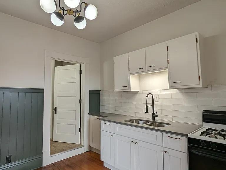 128 N Broad St — Photo 15
