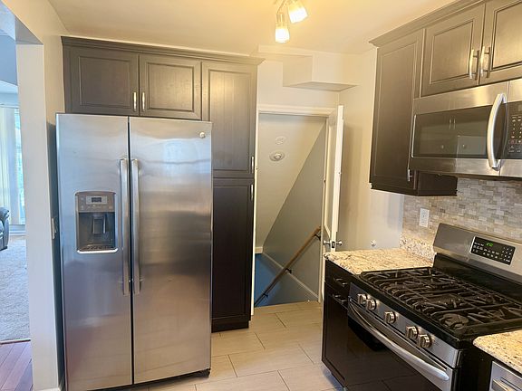 5th image of 1327 Walker Ave