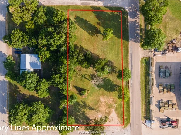 712 W Chase St, Navasota, TX 77868