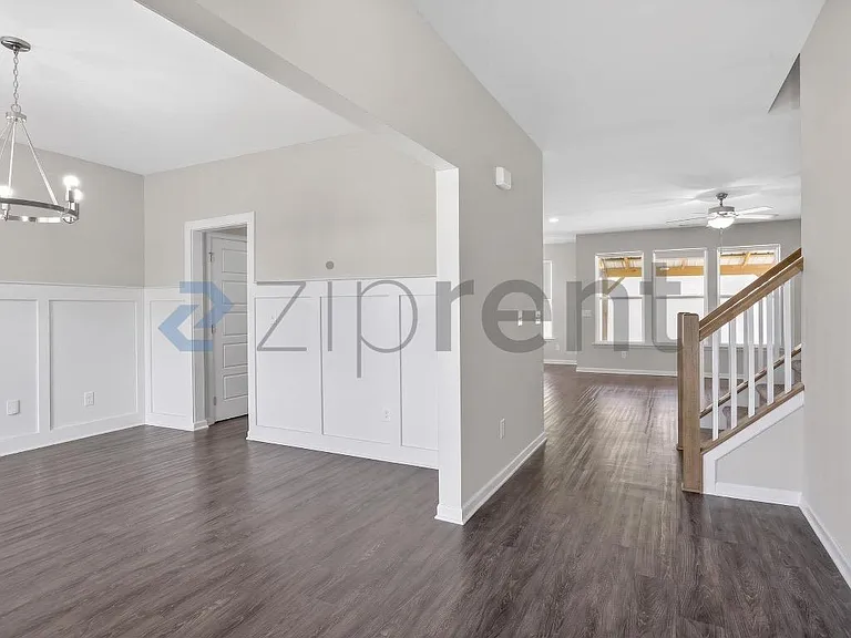1360 NE Slaton Manor Dr — Photo 10