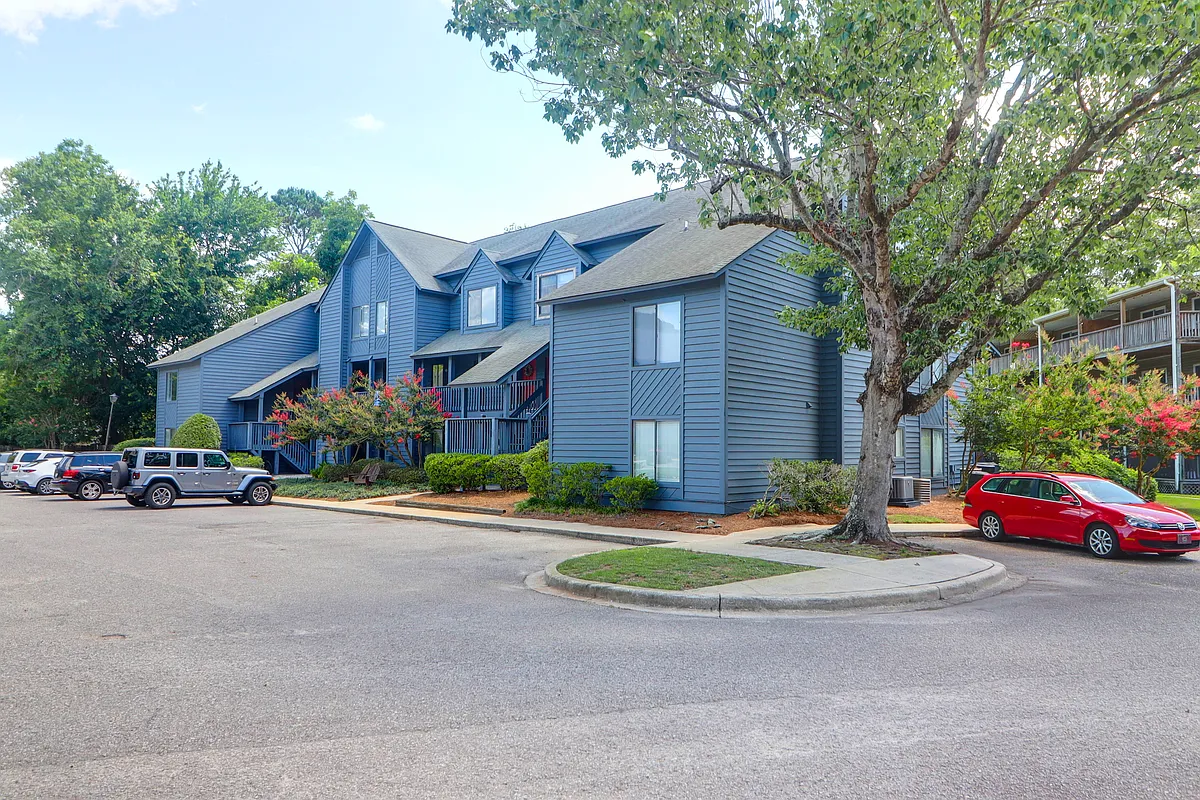 Photo 1 of 38 - 1530 Fort Johnson Rd #2M - Charleston, SC Primary Photo - 1530 Fort Johnson Rd #2M
