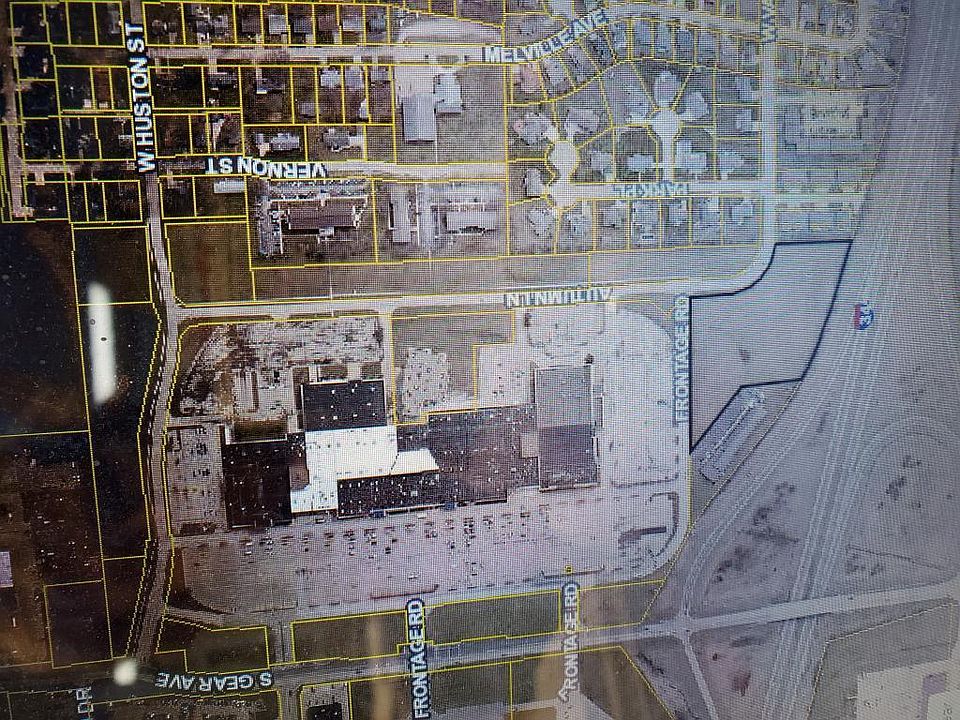 2nd image of 628 S Gear Ave