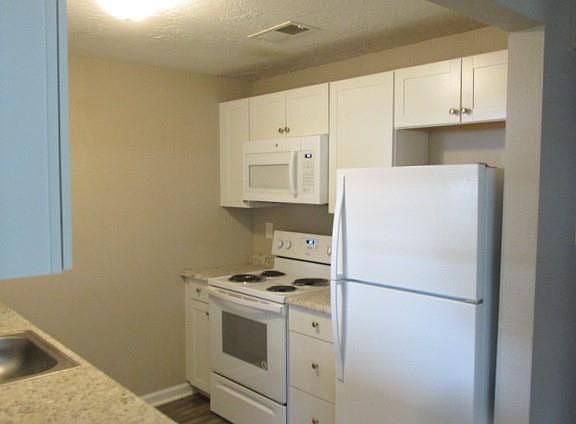 3rd image of 175 West Dr