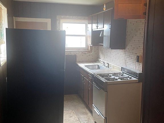 2nd image of 5031 Worth St