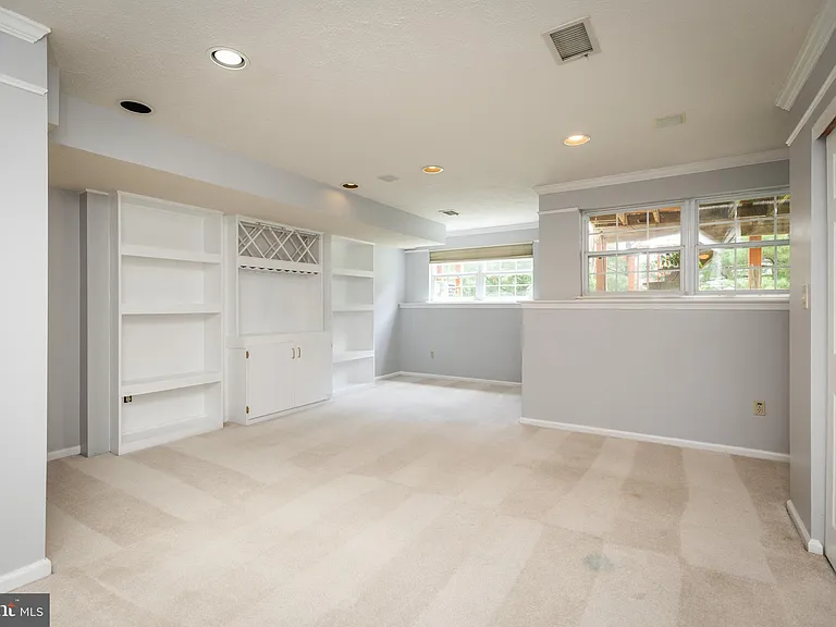 872 N Waterford Ln — Photo 9