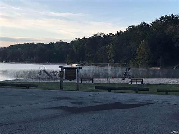 4th image of 97 S Lake Dr