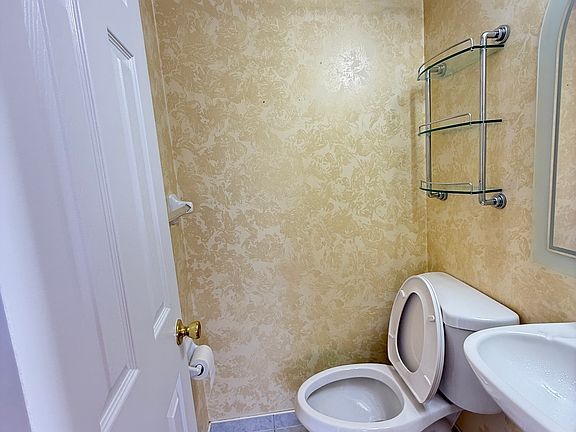 3rd image of 223 Hull Ave #3