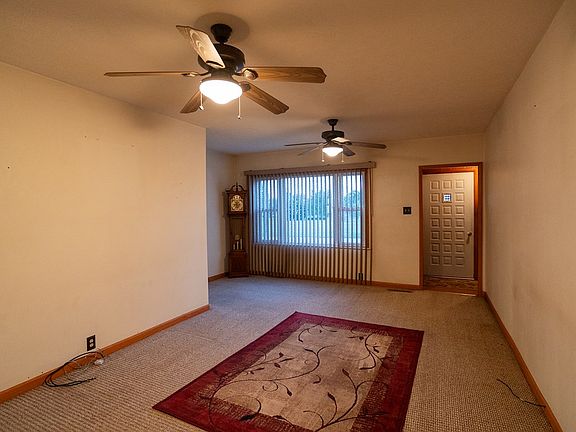 3rd image of 108 W Park Dr