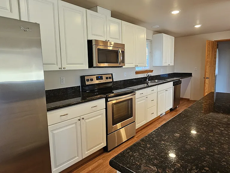 704 Lacey Ave — Photo 5
