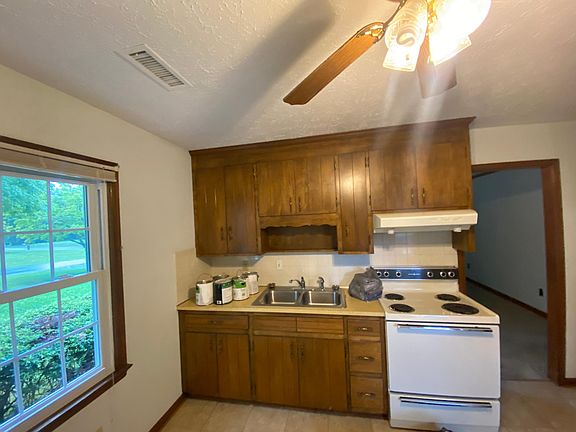 4th image of 100 Forest Park Dr APT B