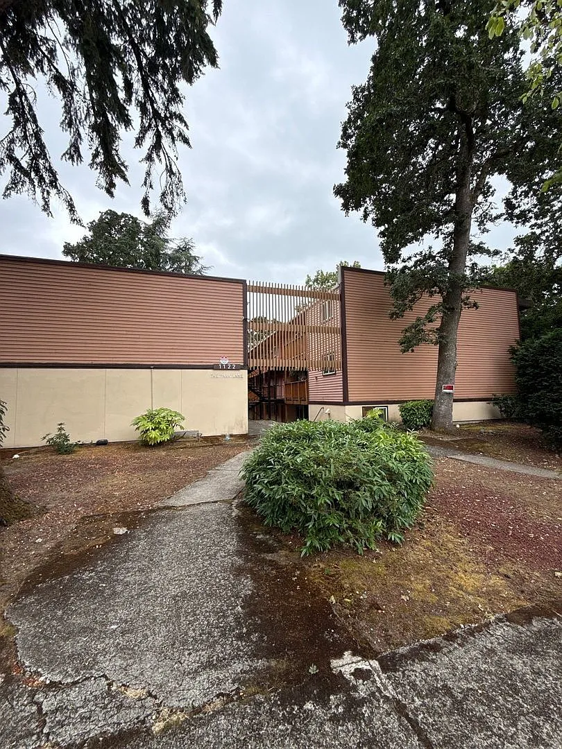 2 bed, 1.0 bath, 800 sqft, $1,145 — Photo 2