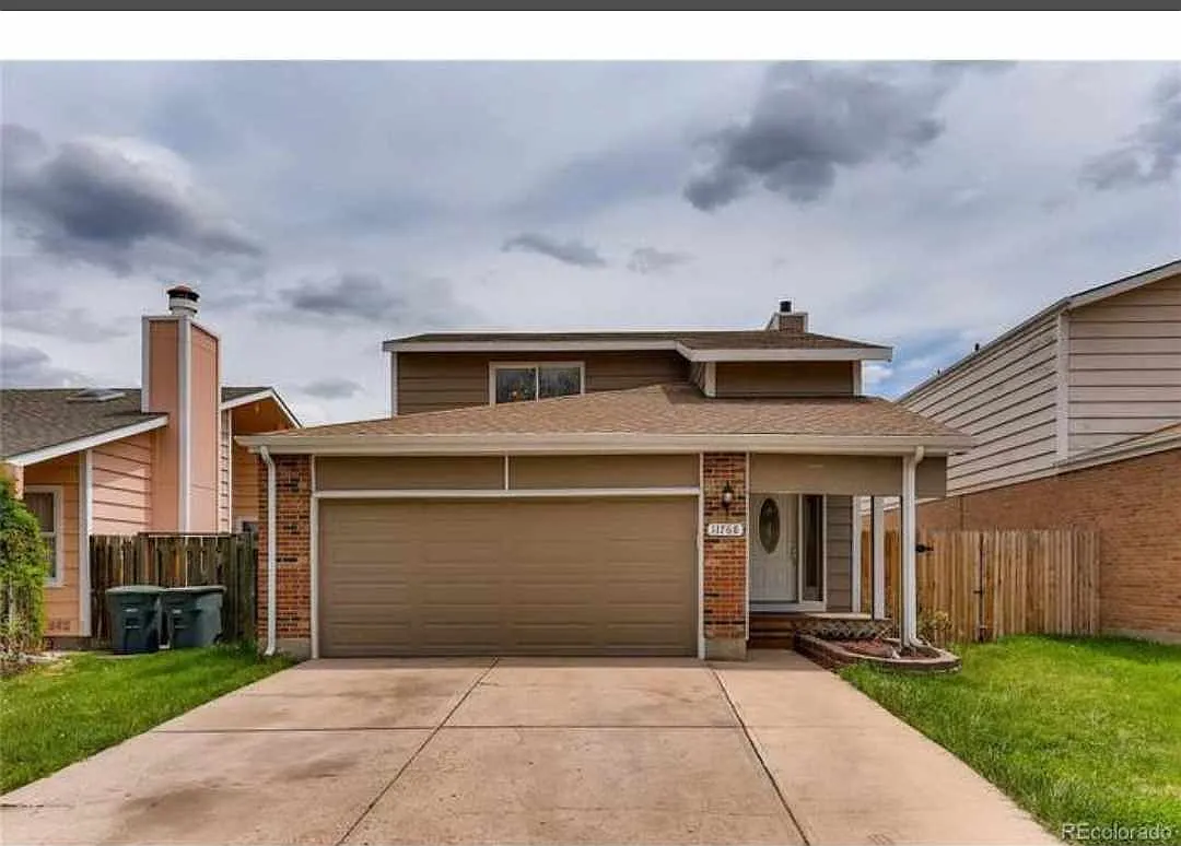 4 bed, 2.5 bath, 2398 sqft, $800 — Photo 1