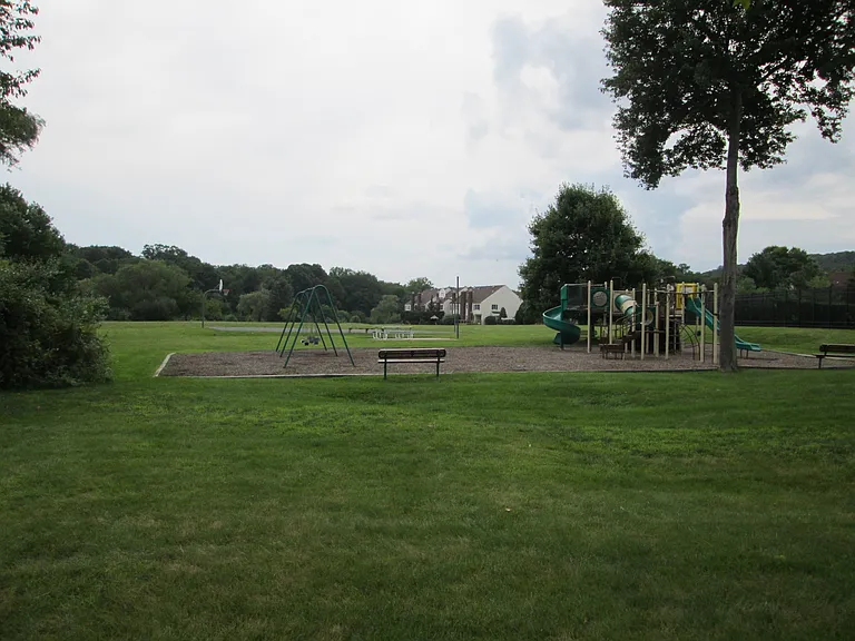28 Aberdeen Dr — Photo 22
