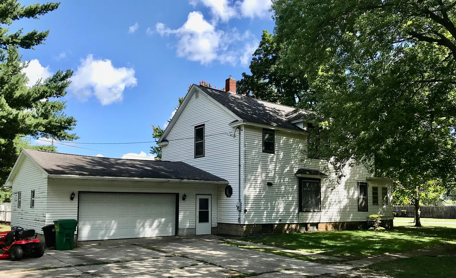 112 S Saint Joseph St photo 1