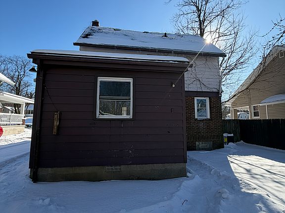 3rd image of 1449 Huguelet St