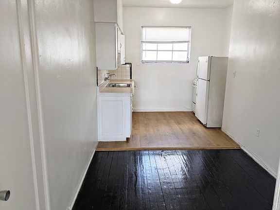 5th image of 705 11th St APT 10