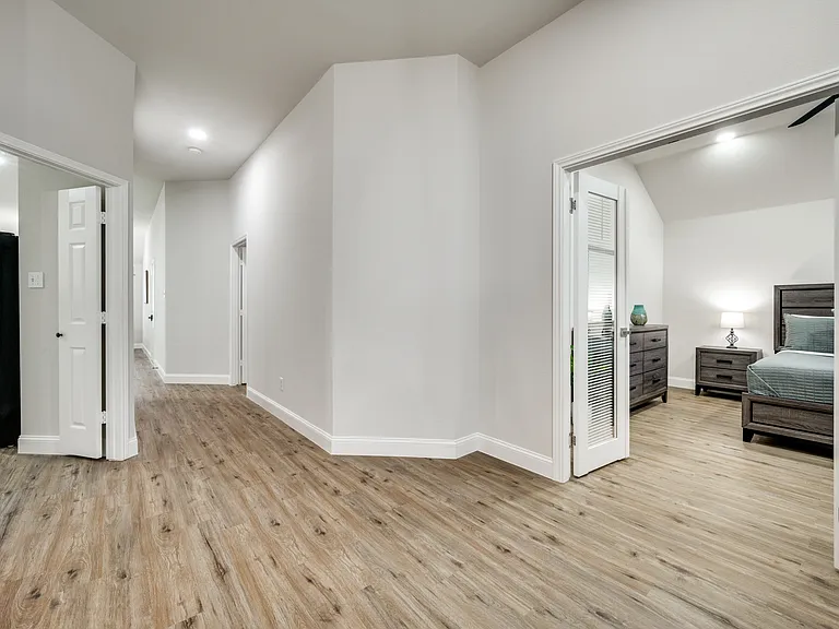 9512 Shirland Ln — Photo 32