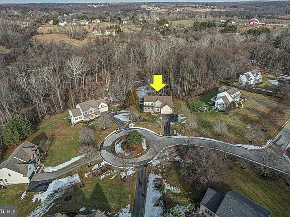 4th image of 518 Hyde Park Cir