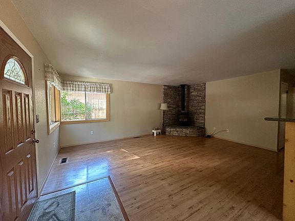 5th image of 2695 Clear Creek Rd