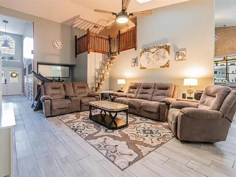 3409 Windy Wood Dr — Photo 4